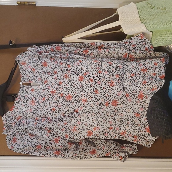 Blouses - Picture 3 of 5